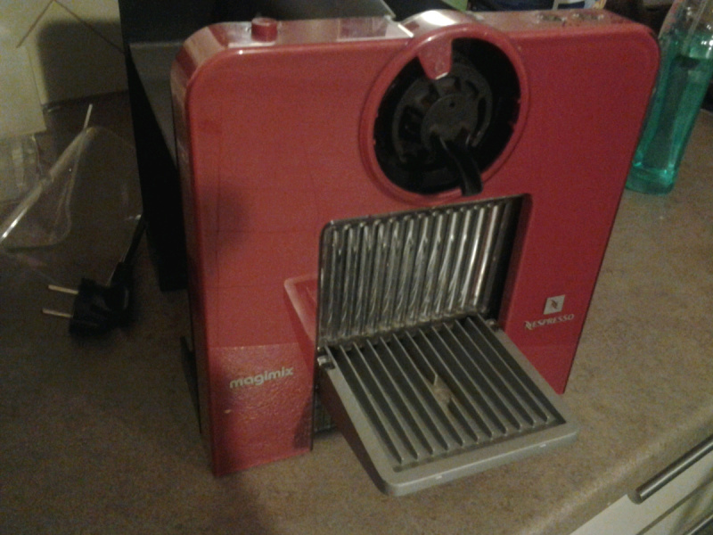 cafetiere nespresso clignote rapidement