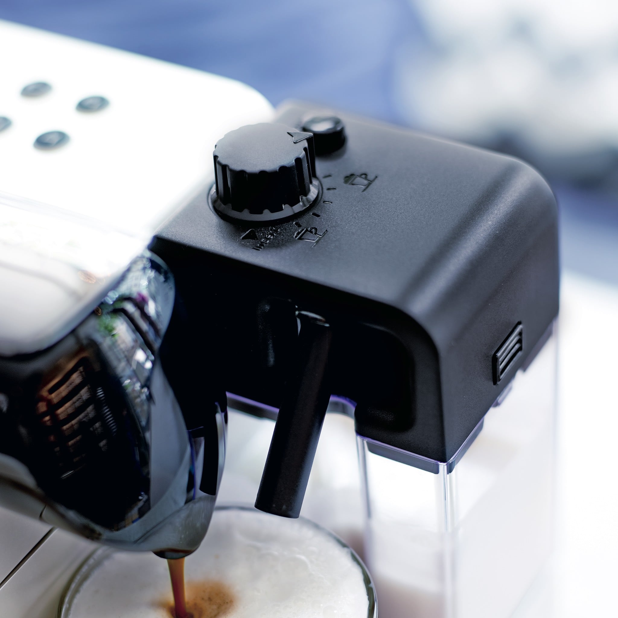 cafetiere nespresso restee allumee